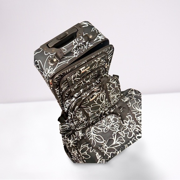 TAG Freehold 4-Piece Softside Spinner Luggage Softside Luggage Set suitcase - Picture 7 of 12